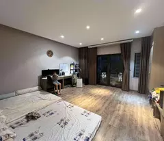 nhà đẹp mặt hồ Hai Bà Trưng, 130m x 4 tầng, mặt tiền 9m, 1 mặt ngõ, vỉa hè, ôtô tránh
