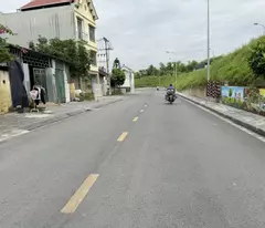 Cần bán 214,7m2 đất mặt đường đê Vàng, Phúc Lợi. Vị trí đẹp làm văn phòng công ty.