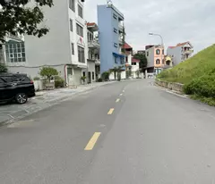 Cần bán 214,7m2 đất mặt đường đê Vàng, Phúc Lợi. Vị trí đẹp làm văn phòng công ty.