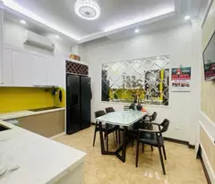 NHÀ ĐẸP TRẦN QUỐC HOÀN - NGÕ THÔNG ÔTÔ TRÁNH, GARA ÔTÔ - KINH DOANH - DÂN TRÍ CAO