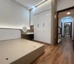 Bán Nhà Đê La Thành Nhỏ, 35m², Gần Phố, Ngõ Nông, Nhà Mới Đẹp, Ở Luôn, 7.7 Tỷ