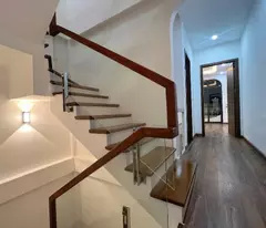 Bán Nhà Đê La Thành Nhỏ, 35m², Gần Phố, Ngõ Nông, Nhà Mới Đẹp, Ở Luôn, 7.7 Tỷ