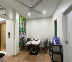 Chính chủ cần bán 32m2 nhà 4,5 tầng, cách 100m ra đường Hồng Tiến. Ô tô đỗ cửa, thang máy