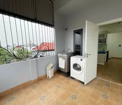 Chính chủ cần bán 32m2 nhà 4,5 tầng, cách 100m ra đường Hồng Tiến. Ô tô đỗ cửa, thang máy
