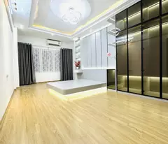 CHƯA ĐẾN 10 TỶ - SỞ HỮU NHÀ HOA HẬU NGUYỄN VĂN CỪ, 42M, 5 TẦNG, GARA Ô TÔ, MẶT NGÕ THÔNG KINH