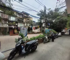 Bán nhà tập thể tầng 1 phố 8 táng 3 long lanh ở ngay kinh doanh hai bà trưng