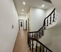 Chính chủ cần bán 80m2 nhà 5 tầng, thang máy tại ngõ 163 Nguyễn Văn Cừ. Đường 4m thông ô tô