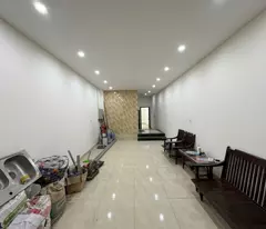 Chính chủ cần bán 80m2 nhà 5 tầng, thang máy tại ngõ 163 Nguyễn Văn Cừ. Đường 4m thông ô tô
