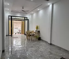 Cần bán 48m2 nhà 6 tầng, thang máy tại ngõ 399 Ngọc Lâm. Cách chợ chưa đến 200m