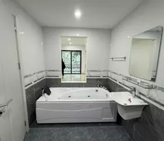 Cần bán 48m2 nhà 6 tầng, thang máy tại ngõ 399 Ngọc Lâm. Cách chợ chưa đến 200m