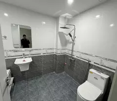 Cần bán 48m2 nhà 6 tầng, thang máy tại ngõ 399 Ngọc Lâm. Cách chợ chưa đến 200m
