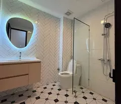 #Việt hưng - Nhà đẹp long lanh - full nội thất sịn sò
 Ô tô đỗ cổng - i Giá chỉ hơn 4.8 tỉ