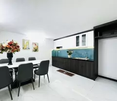 Bán nhà Yên Duyên 50m², 5 tầng, 3PN, ô tô đỗ cổng, gần hồ, 5.6 tỷ