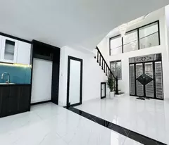 Bán nhà Yên Duyên 50m², 5 tầng, 3PN, ô tô đỗ cổng, gần hồ, 5.6 tỷ