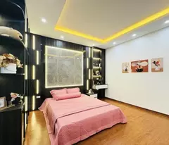 Bán nhà Yên Duyên 50m², 5 tầng, 3PN, ô tô đỗ cổng, gần hồ, 5.6 tỷ