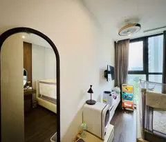 Bán gấp căn hộ 2PN, tòa S6, diện tích 66m2 giá: 5.5 tỷ ở Vinhomes Symphony.