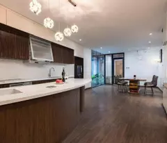 Bán tòa 10 tầng mặt phố Yên Hoa 256m2 kinh doanh 600 triệu/tháng view Hồ Tây