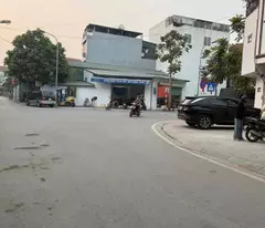 Nhà xây mới phố Xuân Đỗ ô tô ngủ trong nhà