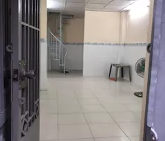 Cho thuê nhà nguyên căn CMT8 Q3 40m2, hẻm thông 3m đối diện chợ Hòa Hưng cách 40m, 10tr