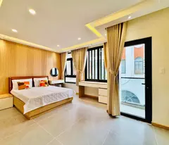 NHÀ ĐẸP CÓ THANG MÁY HẺM 5M HƯỚNG ĐÔNG BẮC, LH 03332 9 5552 THÚY XEM NHÀ 30P