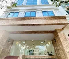Mặt phố Lạc Long Quân 120m2, 8 tầng có hầm, MT9.4m vỉa hè 6m kinh doanh QH ổn định