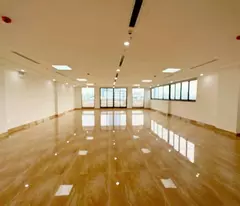 Mặt phố Lạc Long Quân 120m2, 8 tầng có hầm, MT9.4m vỉa hè 6m kinh doanh QH ổn định