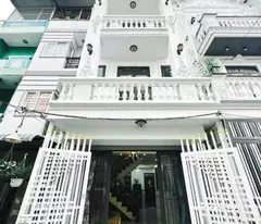 Nhà hẻm xe hơi Huỳnh Tấn Phát, 4 phòng, 5.8 tỷ, full nội thất