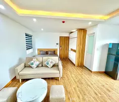 Bán nhà Hoàng Quốc Việt  thang máy vù vù, gần phố, 30m ô tô, ở và kinh doanh 40m -7.4 tỷ