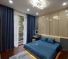 Nhà cực đẹp phố Lạc Long Quân 43m2, 6T thang máy 2 thoáng view sân rộng 100m2 gần Hồ