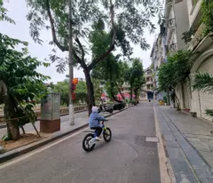 Hiếm đường Cầu Giấy 48m2, 3T, MT5.2m view Hồ Quận Ủy lô góc 3 thoáng vỉa hè ô tô