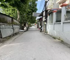 Tài chính dưới 5 tỷ nhận ngay 30m2 đất Kẻ Tạnh, Giang Biên. Đường rộng 4m, ô tô 7 chỗ chạy thông