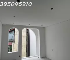 Ô TÔ ĐỖ CỬA - GẦN PHỐ - NHÀ ĐẸP - ĐỦ CÔNG NĂNG - CHÍNH CHỦ