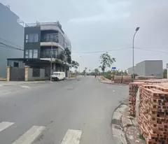 ĐẤT VỈA HÈ RỘNG 12M Ô TÔ TRÁNH ĐỖ NGÀY ĐÊM - KINH DOANH MẶT CHỢ - VIEW CÔNG VIÊN LONG BIÊN