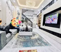 Bán gấp nhà Ngọc Lâm giảm 400tr nhà  38m², chỉ 6.3 tỷ – Ô tô đỗ gần, tiện ích đầy đủ