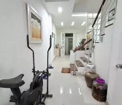 Bán nhà Phố Hoàng Cầu, Ngõ Rộng, Mặt Thoáng Trước Nhà, 47mx4T, Giá: 10 Tỷ, Lh: 0396935190.
