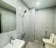 Rẻ nhất Thủ Đô-70m x 3 tầng-gara ô tô-gần hồ-nhà mới ở luôn-hàng xóm AEON Long Biên