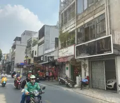 Mình Chính chủ cần bán gấp căn nhà có vị trí tuyệt vời, mặt tiền đường Nguyễn Trọng Tuyển, Tân