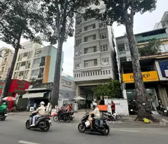 - Hàng Hiếm Ngang 8.4.m Mặt tiền kinh doanh sầm uất  Hùng Vương Quận 10 Sát Vách Quận 5