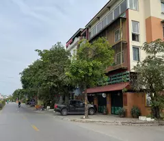 Bán nhà liền kề Thạch Bàn,mặt phố,vỉa hè 6m,kinh doanh bất chấp 75m*4.5T,MT 5m,dư 15 tỷ.
