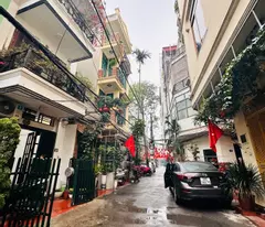 Bán 67m lãng yên atwngj nhà phân lô ô tô tránh vào nhà hai bà trưng