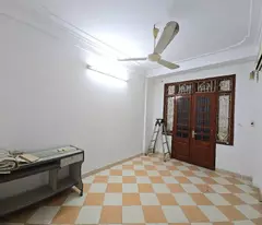 Chính chủ  bán nhà  lô góc kề ô tô, DT 38m2 – 4 tầng , Ngõ 90 Hoàng Ngân, Cầu Giấy, giá: 7,5 tỷ.