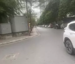 Bán gấp nhà Phân lô ngõ ô tô 90 Nguyễn Tuân: DT 24m2 , 4 tầng, MT 3,2m. Giá 5,2 tỷ.