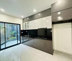 8.5 tỷ-Bồ Đề, Long Biên-gần hồ-ô tô tránh-ô tô vào nhà-2  thoáng-ở sướng vô cùng