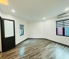 8.5 tỷ-Bồ Đề, Long Biên-gần hồ-ô tô tránh-ô tô vào nhà-2  thoáng-ở sướng vô cùng