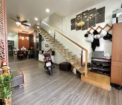 Bán nhà Di Trạch 33m2x5 tầng, 4 ngủ, đủ công năng, ô tô gần,trường học liền kề, tiện ích full, 4.2