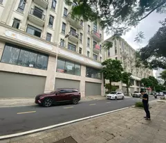 Cho thuê tòa văn phòng siêu đẹp căn góc Him Lam Vạn Phúc. DT 182m2*6 tầng mặt tiền 13m cực đẹp