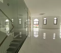 Cho thuê tòa văn phòng siêu đẹp căn góc Him Lam Vạn Phúc. DT 182m2*6 tầng mặt tiền 13m cực đẹp