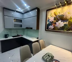 Cho thuê nhà phố Hạ Hồi, Tân Lập. Mặt đường rộng kinh doanh tốt, ôtô vào. Nhà ở ngay