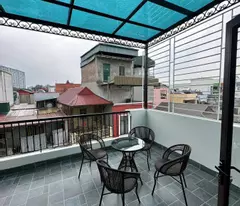 Cho thuê nhà phố Hạ Hồi, Tân Lập. Mặt đường rộng kinh doanh tốt, ôtô vào. Nhà ở ngay