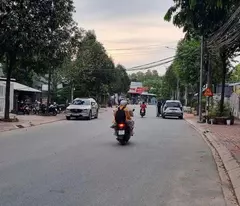BÁN ĐẤT CÓ NHÀ CẤP 4 MẶT TIỀN ĐƯỜNG MẠC ĐỈNH CHI - TÂN AN, TDM, BÌNH DƯƠNG.